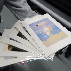 Affiche Giclée encadrée en carton sans acide, illustrant une <span class=keywords><strong>illustration</strong></span> et une photo de célébrité - Product Image 6