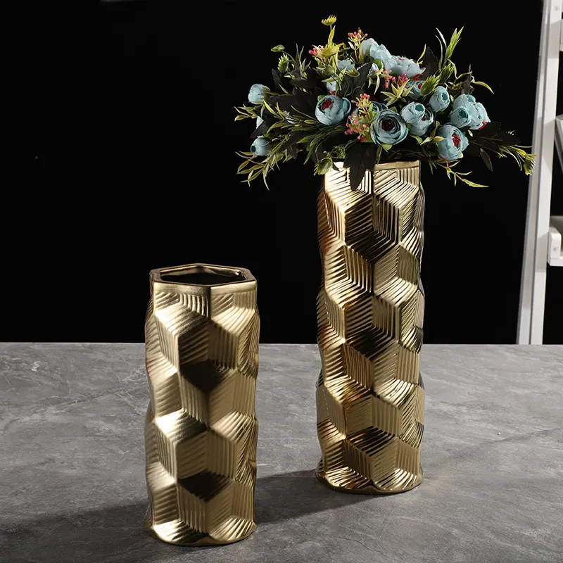 Surface de luxe de haute qualité plaquée or nordique inégale avec un sens du design vase cylindrique vase de ménage