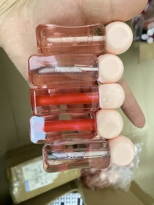 Huile à lèvres personnalisée Sexy Lips, marque privée, effet repulpant puissant, hydratation extrême, gloss fruité pour lèvres. - Product Image 2