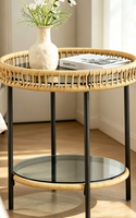 Table d'appoint ronde en rotin PE résistant aux intempéries, table à thé de loisirs à 2 niveaux avec rangement et plateau en verre, pour intérieur et extérieur