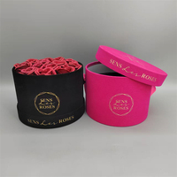 Boîtes en carton recyclé avec logo personnalisé noir et rose, revêtement UV, vente chaude, emballages cadeaux pour bouquets de fleurs en velours