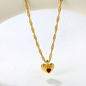 Collar con colgante chapado en oro en forma de corazón con piedra roja para mujer, joyería de regalo - Product Image 1