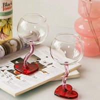 Verres à vin en forme de cœur rouge avec tige courbée, gobelets romantiques pour un cadeau de la Saint-Valentin