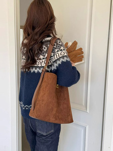 Koreaanse Emmertas In Herfst-En Wintersuède Met <span class=keywords><strong>Vintage</strong></span> Veelzijdige Schoudertas Met Grote Capaciteit En Letters - Product Image 1