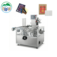 Machine d'emballage automatique compacte et personnalisable 100 bpm pour patchs hydrogel destinés aux ateliers de produits d'hygiène