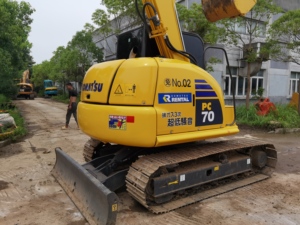 Excavatrice sur chenilles Komatsu PC70 d'occasion de haute qualité, équipement de construction hydraulique de taille moyenne - Product Image 2