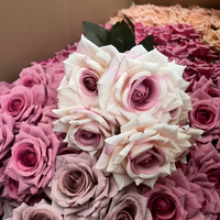 Großhandel Handgefertigter 7-Köpfiger Künstlicher Rosenstrauß Premium Seidenblumen-Bündel Langlebig mit Natürlicher Haptik für Hochzeitsdekoration