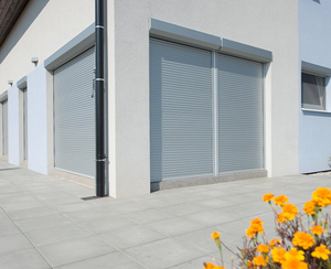 Toit <span class=keywords><strong>de</strong></span> volet intérieur motorisé moderne auvents rétractables en aluminium pour l'extérieur Stores roulants en mousse <span class=keywords><strong>de</strong></span> PU Portes <span class=keywords><strong>de</strong></span> <span class=keywords><strong>garage</strong></span> en acrylique Télécommande - Product Image 4