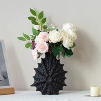 Vente en gros de nouveau vase en céramique pointu créatif oursin haut de gamme moderne pour la décoration d'arrangement floral de bureau à la maison