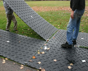 Dalles <span class=keywords><strong>de</strong></span> pavage en PE robustes sur mesure, <span class=keywords><strong>protection</strong></span> temporaire du sol pour travaux en zone inondée, tapis <span class=keywords><strong>de</strong></span> sol en plastique HDPE pour routes - Product Image 4