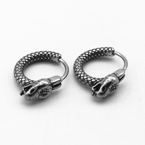 Pendientes de aro con forma de serpiente de Yunnique, diseño de animales de acero y titanio plateado tibetano para parejas, joyería de moda - Product Image 1
