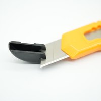 Couteau utilitaire en plastique à manche ABS rétractable en acier à haute teneur en carbone de 18mm pour la découpe de cartons de boîtes OEM/ODM