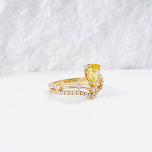 Starsgem 1.1ct Pear Cut VS 18K Oro amarillo Vintage Unisex Aniversario Anillo de diamantes Vivid Yellow Lab Grown Diamond Queen's Crown - Product Image 3