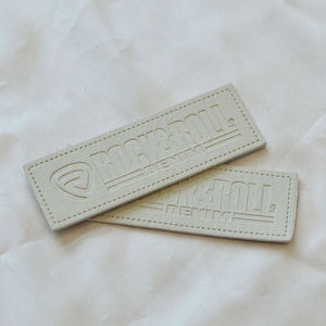 Patch personnalisé en cuir PU pour vêtements avec logo gaufré ou en relief, à coudre, pour étiquette tissée personnalisée de vêtement - Product Image 3