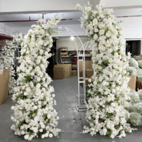 Décoration de mariage A76 fausse feuille d'herbe verte crème artificielle fleur de rose blanche arc en corne avec support pour la décoration de mariage