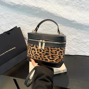 2025 New Fashion <b>Women's</b> PU Leather Crossbody <b>Bucket</b> <b>Bags</b> with Zipper Closure Durable Daily Use Handbags - Product Image 4