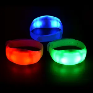 Led acender pulseira de controle remoto com 4 luzes controlador DMX para festa de concerto xyloband suporte rfid tech