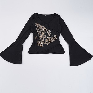 เสื้อแขนยาวปักลายดอกไม้สไตล์วินเทจฝรั่งเศส คอวี ผูกเอว ทรงเข้ารูป แขนบาน สำหรับผู้หญิง - Product Image 6