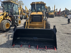Chargeuse-pelleteuse Cat 420F d'occasion, faible nombre d'heures de travail, moteur puissant, prix compétitif, en stock - Product Image 4