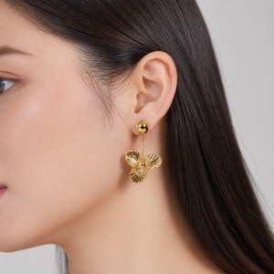 Pendientes de Flor de Tres Pétalos en Acero Inoxidable con Baño de Oro de 14K, Joyería Floral Colgante - Product Image 3