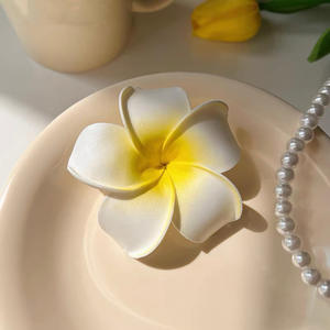 Plumeria Retro Clip decorativo para el cabello Flor dulce artificial Flequillo lateral para viajes o accesorios para el cabello junto al mar - Product Image 5