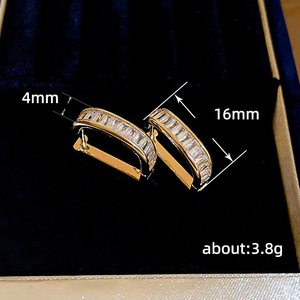 Orecchini a Forma di Lettera D, Design Geometrico Minimalista ed Elegante, Gioielli da Donna per Uso Quotidiano - Product Image 3