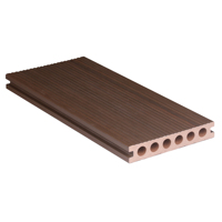 Chine Installation facile à l'extérieur Revêtement de terrasse en bois WPC creux/solide coiffé par co-extrusion
