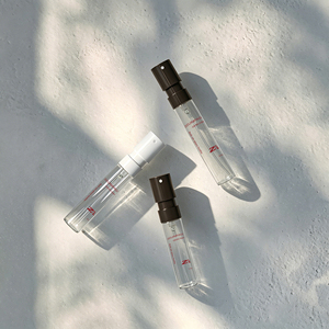 맞춤형 로고 유리 향수 분무기 미니 스프레이 병 여행용 사이즈 1.5ml/2ml/2.5ml 리필 가능 스킨케어 세럼 OEM 공급업체 - Product Image 1