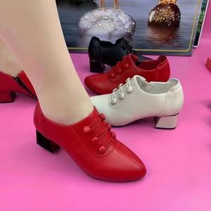 Zapatos de Baile de Salón para Adultos con Tacón Bajo, Color Negro, Rojo y Blanco, Suela Dura, Modelo J0222 - Product Image 4