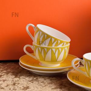 Service à café en céramique de luxe 15 pièces, série Cheval, en porcelaine fine, avec théière, tasses, soucoupes et assiettes élégantes pour la maison, cadeau d'affaires - Product Image 3