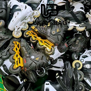 S18 Vente en gros d'usine <span class=keywords><strong>de</strong></span> <span class=keywords><strong>patins</strong></span> à roulettes d'occasion et <span class=keywords><strong>de</strong></span> chaussures usagées en bon état à prix avantageux - Product Image 1