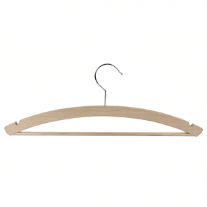 Cintre en bois finition naturelle avec crochet métallique pour le rangement des vêtements - Product Image 2