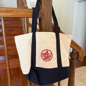 Bolsa de Compras de Gran Capacidad con Diseño de Bloques de <span class=keywords><strong>Color</strong></span> y Logotipo Bordado, Estilo Americano, Bolsa de Mano y Hombro sin Costuras Laterales ni en la Base - Product Image 1