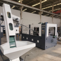 Machine de soufflage par étirage entièrement automatique à 2 cavités pour la fabrication de bouteilles d'huile en PET de 330 ml, 500 ml et 1000 ml, à rendement stable
