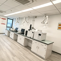 Banc de laboratoire mural tout acier avec plan de travail en résine phénolique résistant aux produits chimiques et armoires de base