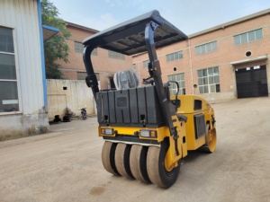 รถบดถนนแบบสั่นขนาดเล็ก3000กก. 4000กก. 3ton 4ton ลูกกลิ้งลมยางหรือเครื่องอัดชิ้นส่วน - Product Image 3