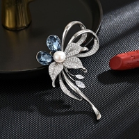Broche Fleur en Cristal Bleu XILIANGFEIZI Tendance pour le Quotidien, Accessoire Vestimentaire en Perle Naturelle pour Femme