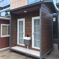 Panneau sandwich en mousse de polyuréthane décoratif à grain de bois foncé personnalisé, avec bordure en métal sculpté, pour revêtement extérieur de décoration hôtelière