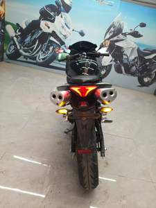 Le modèle <span class=keywords><strong>Kawasaki</strong></span> <span class=keywords><strong>H2</strong></span> avec un moteur de <span class=keywords><strong>400</strong></span> cm³ présente une apparence élégante, idéale pour la conduite urbaine, moto sportive - Product Image 6