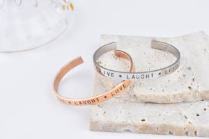 JM Jewelry Nuevo Diseño Live Laugh Love Pulsera Personalizada Cristiana de Acero Inoxidable Plateado/Oro Rosa Unisex con Cadena Fina - Product Image 6