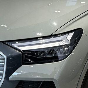 <span class=keywords><strong>Audi</strong></span> <span class=keywords><strong>Q4</strong></span> <span class=keywords><strong>e</strong></span>-<span class=keywords><strong>tron</strong></span> 40 Creation Edition Usado, Volante a la Izquierda, Pintura Original, Bajo Kilometraje - Product Image 5