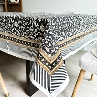 Nappe rectangulaire en coton à imprimé floral noir et blanc avec bordure rayée pour la décoration de la salle à manger