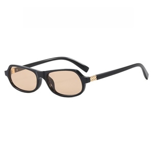 Lunettes de soleil classiques rétro années 90, style carré étroit, UV400, légères et confortables, pour hommes et femmes - Collection Mode 2026 - Product Image 6
