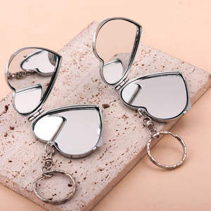 Venta caliente Mini espejo de maquillaje multifuncional llavero en forma de corazón brillo bolsa encanto para mujeres adornos de moda - Product Image 4
