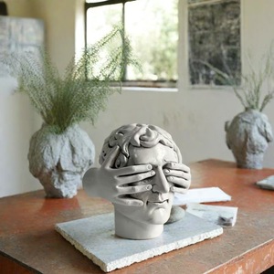 Sculpture d'<span class=keywords><strong>homme</strong></span> aux yeux bandés en résine polyvalente Unique Art Déco Intérieur/Extérieur Décoration intérieure pour le salon Anniversaire Nick-Knacks - Product Image 3
