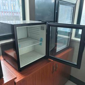 Réfrigérateur à boissons à porte vitrée noire de 52 L, comptoir en verre, vitrine réfrigérée pour boissons - Product Image 4