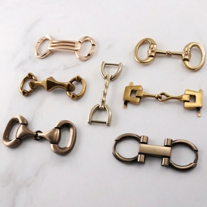 Hebillas <span class=keywords><strong>de</strong></span> Metal <span class=keywords><strong>de</strong></span> Aleación <span class=keywords><strong>de</strong></span> Zinc Chapadas en Oro con Diseño <span class=keywords><strong>de</strong></span> Herradura y Logo Personalizado, Venta al por Mayor <span class=keywords><strong>de</strong></span> Fábrica OEM, Herrajes para Mocasines, Bolsos y Sandalias - Product Image 3