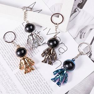 Nuevo Llavero 3D Hecho a Mano con Forma de Astronauta, Colgante para Llaves de Coche, Regalo para el Regreso a Clases, Pequeño Obsequio de Metal, Aleación de Zinc, Personalizado - Product Image 2