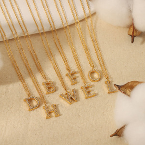 थोक स्टेनलेस स्टील न्यूनतम 18k सोने की प्लेटेड क्रिस्टल अनिर्धारित व्यक्तिगत प्रारंभिक वर्णमाला पत्र पेंडेंट हार - Product Image 4