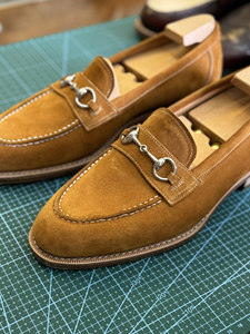 Mocasines de verano Horse Clench Lofou de punta redonda con pedales de un solo pie, color marrón dorado, con piel volteada, hechos a mano, con suela de cuero Goodyear - Product Image 2